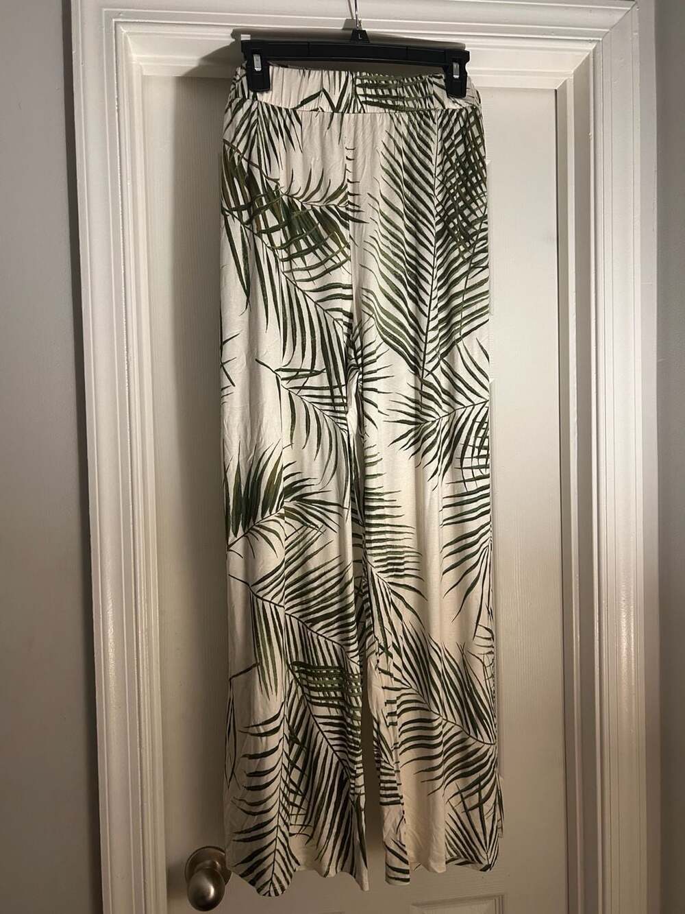 H&M Women's Light Beige Palm Leaf Print Wide Leg Pull-On Jersey Trousers